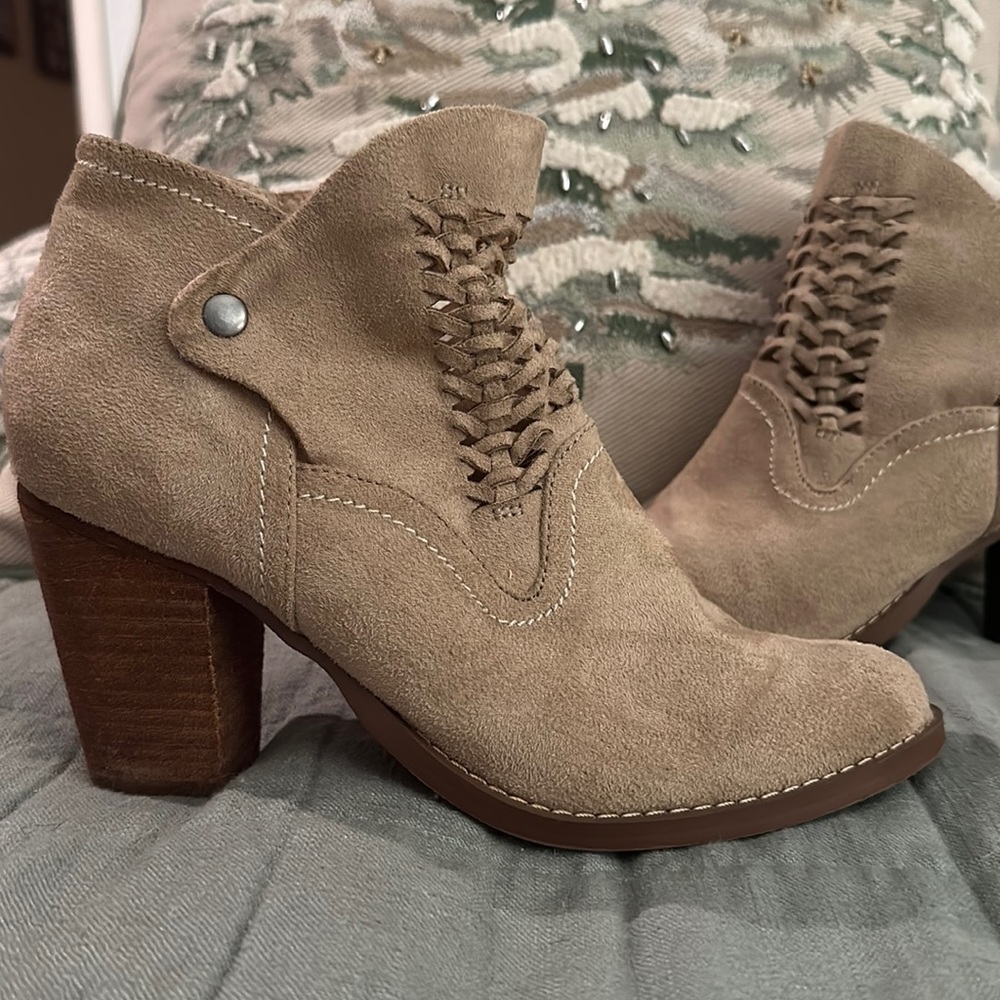 Altar'd State western style Ankle boot faux suede tan sz7